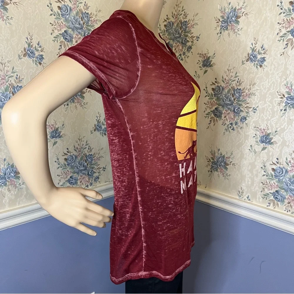 Disney the Lion King hakuna Matata Maroon T-shirt, Size S - Picture 3 of 8